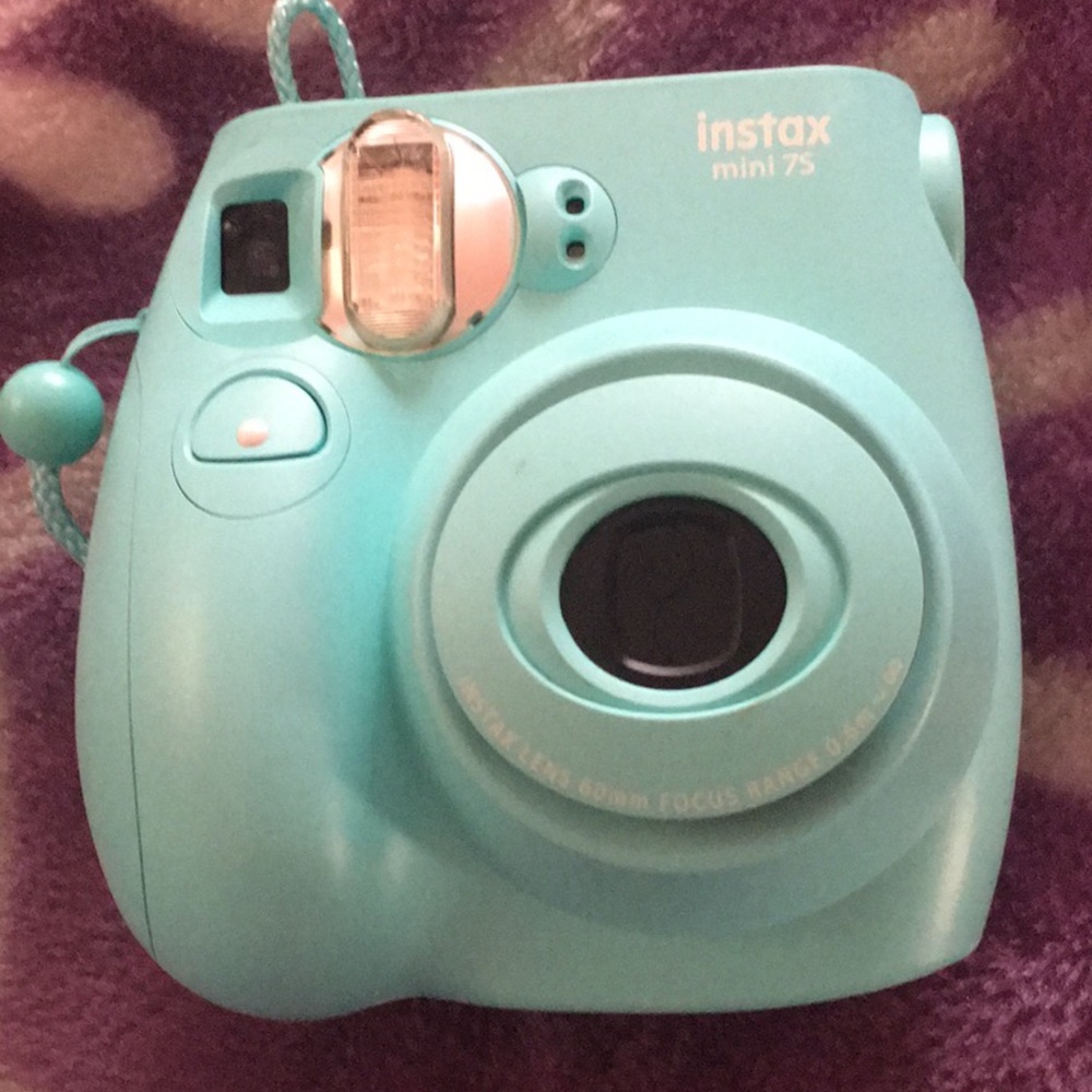 I’m selling the instax mini 7!